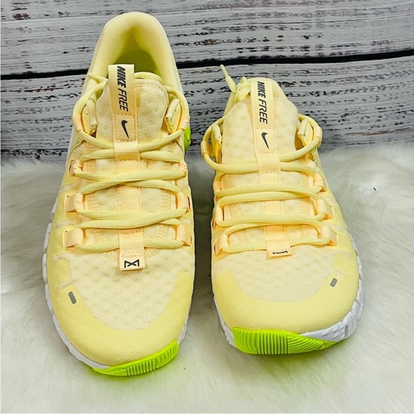 New Women’s Nike Free Metcon 5 athletic shoes - Picture 8 of 10